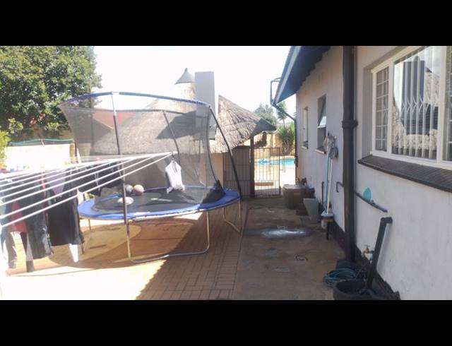 5 BEDROOM HOUSE FOR SALE IN GREENHILLS